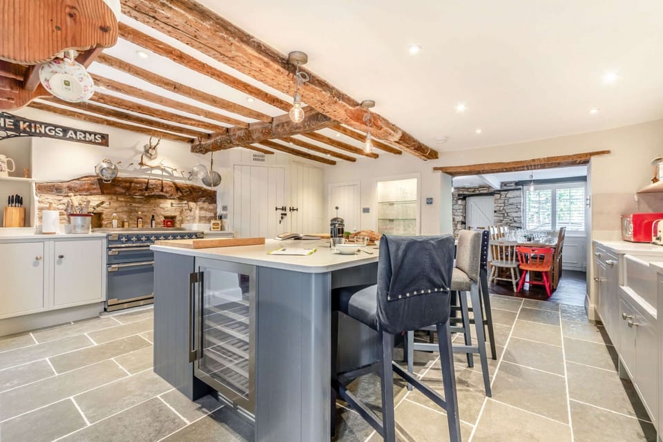 Cross Keys Kitchen - StayCotswold