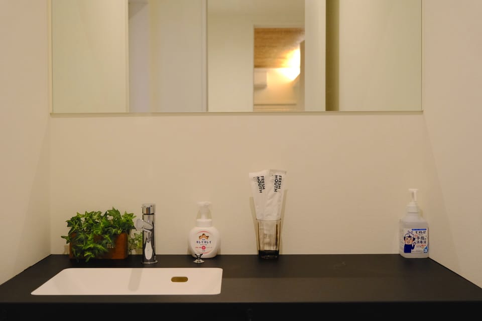 Elite Villa | Bathroom | Combined shower/tub, rainfall showerhead, free toiletries, hair dryer
