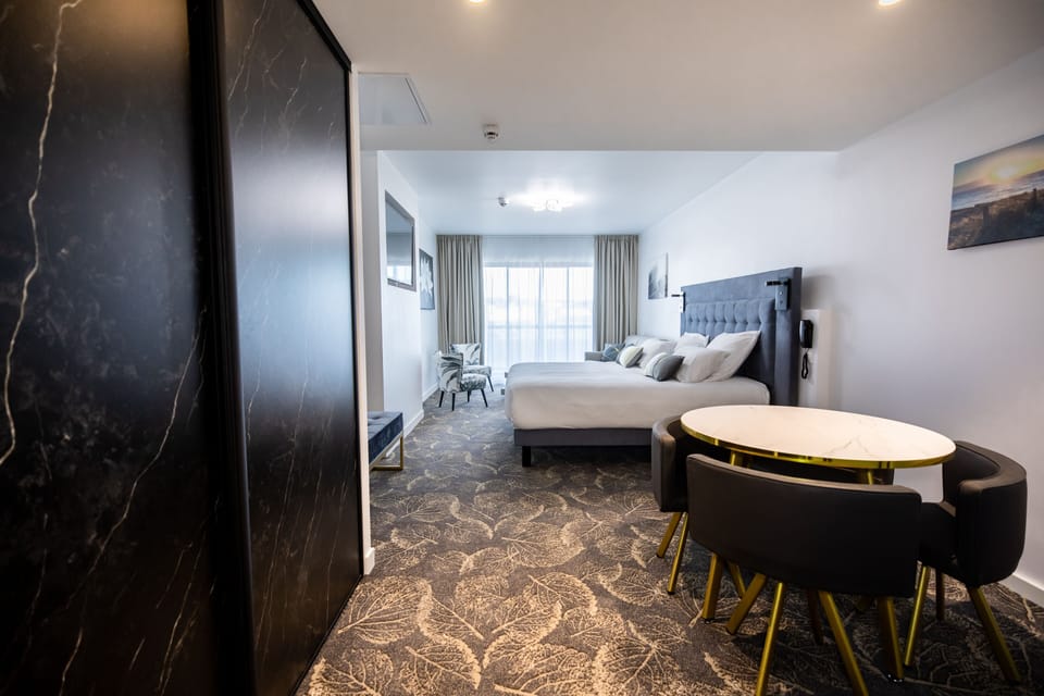 Double Privilege Room with Balcony - Marina View | Premium bedding, in-room safe, individually furnished, desk
