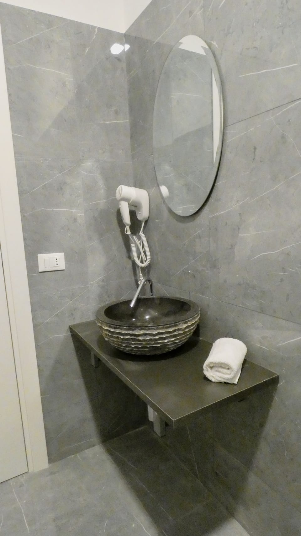 Panoramic Room | Bathroom | Shower, rainfall showerhead, free toiletries, hair dryer