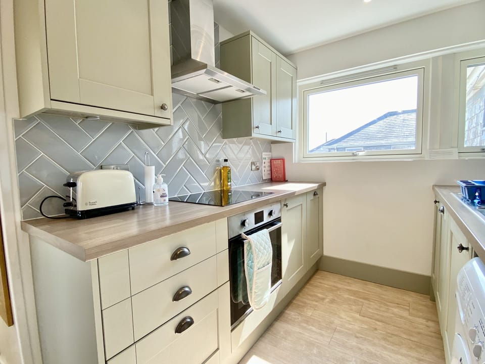 Kitchen of 8 Polzeath Court Holiday Cottage, Wadebridge, North Cornwall