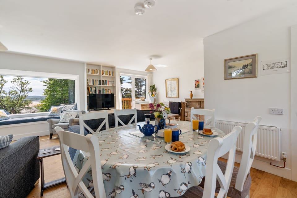 Kitchen and dining at Pen Wethers, Rock, Cornwall, PL27 6LD
