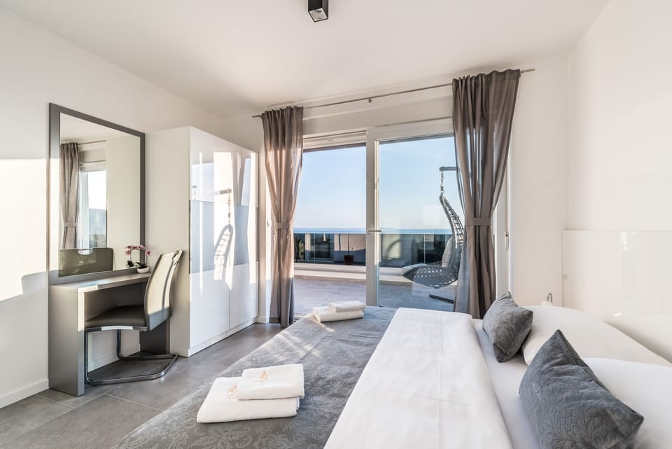 Exclusive Apartment, 4 Bedrooms, Hot Tub, Sea View | 4 bedrooms, in-room safe, soundproofing, iron/ironing board