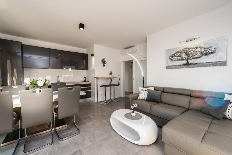 Exclusive Apartment, 4 Bedrooms, Hot Tub, Sea View | Living area | 55-inch LED TV with satellite channels, TV