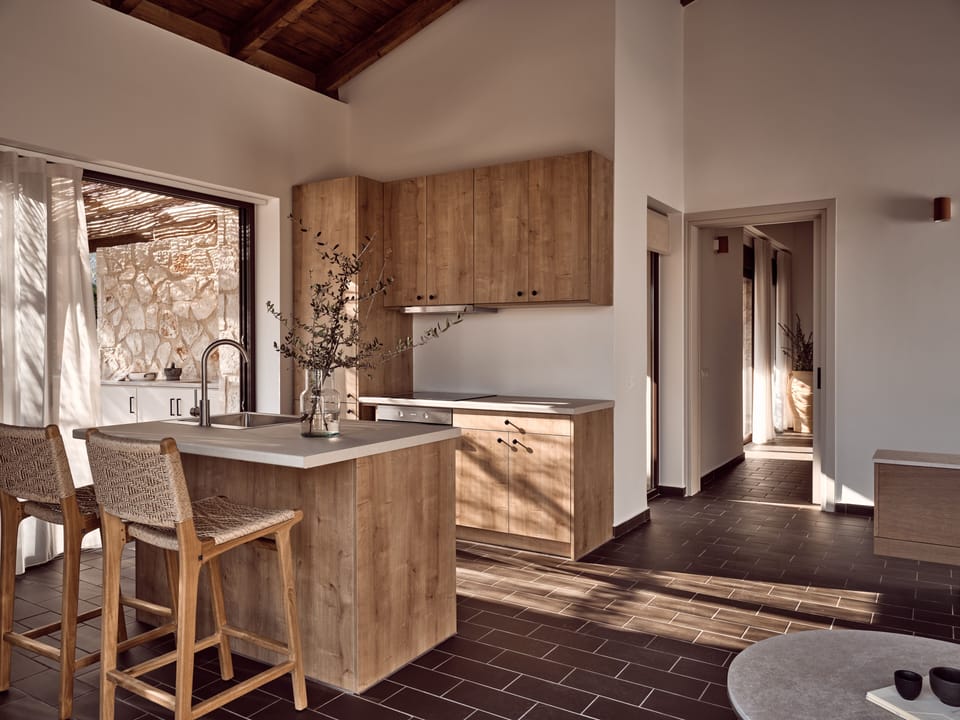 The bright & well-equipped kitchen is perfect for culinary gatherings. 