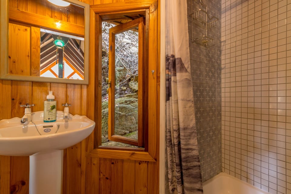 Ballots Bay Treehouse by HostAgents House in Western Cape
