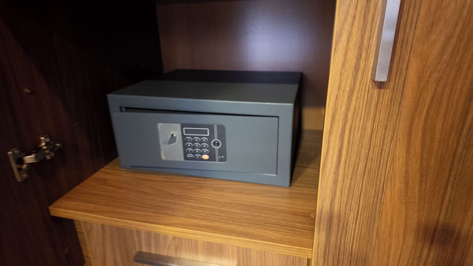 Single Room | Safe
