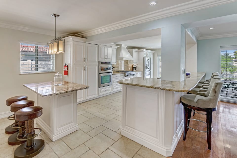 Kitchen peninsula & island feature numerous counter stools -sit added guests-