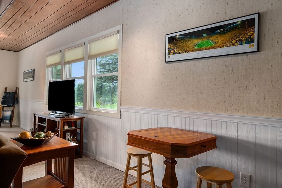 Lodge great room/game table
