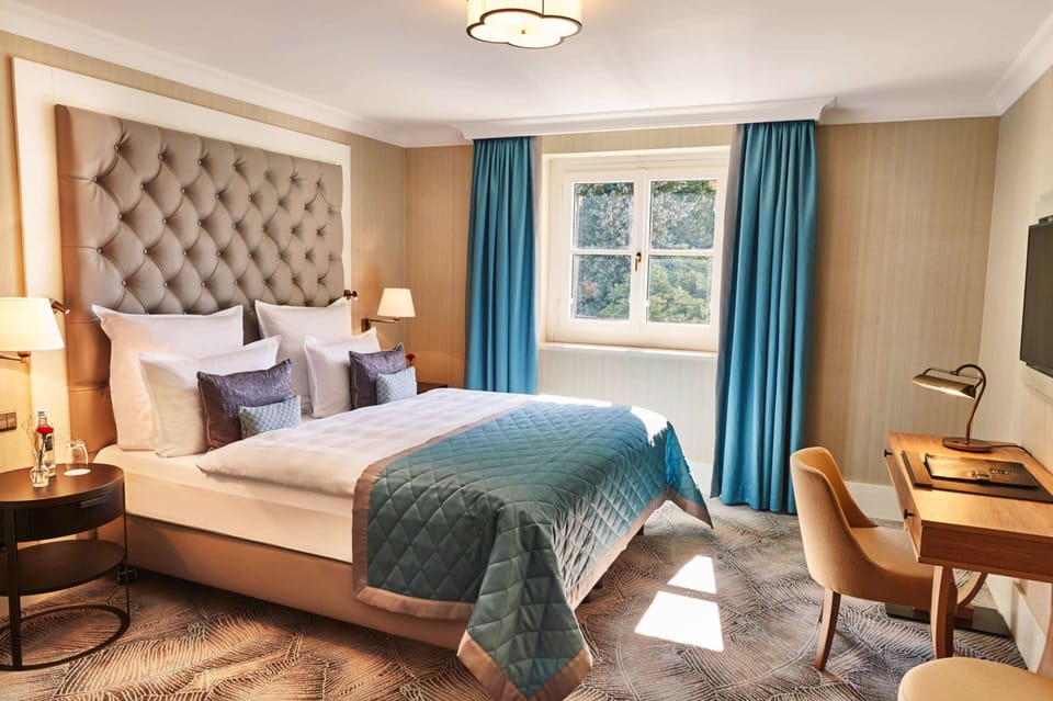 1 bedroom, hypo-allergenic bedding, minibar, in-room safe