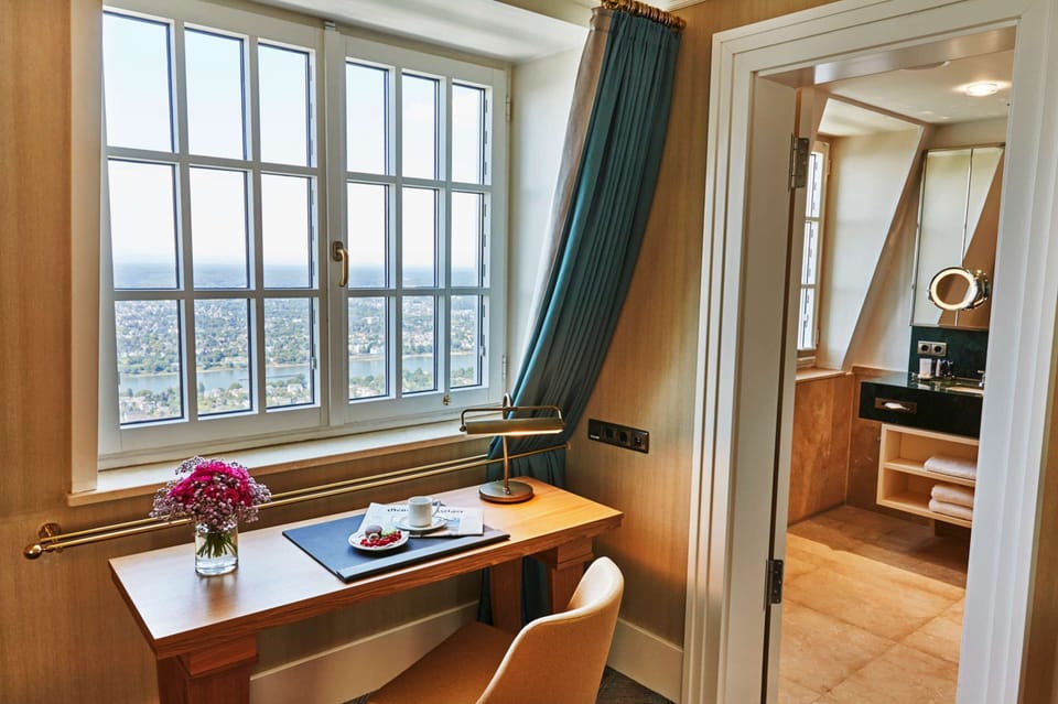 1 bedroom, hypo-allergenic bedding, minibar, in-room safe