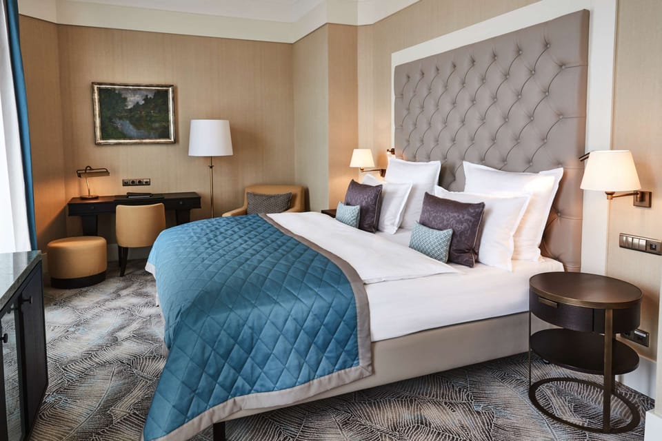 Suite (Park) | 1 bedroom, hypo-allergenic bedding, minibar, in-room safe