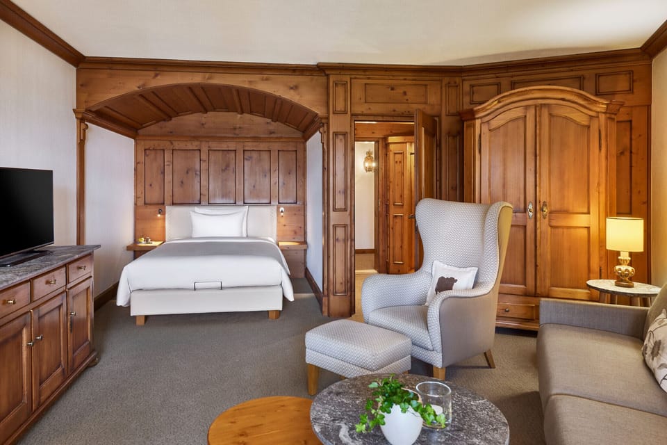 Family Room | Minibar, in-room safe, individually decorated, desk