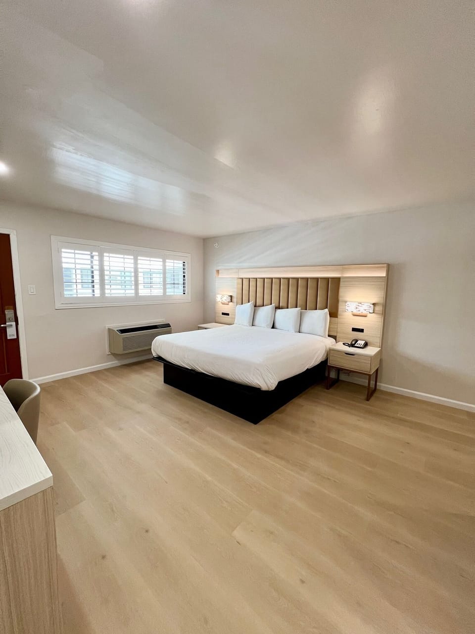 Superior Room, 1 King Bed | Desk, iron/ironing board, free WiFi, bed sheets