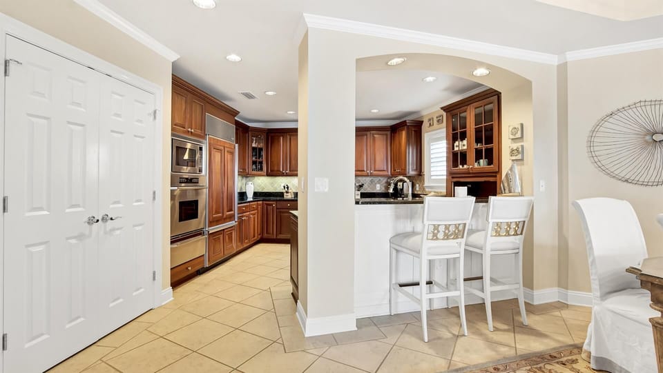 Kitchen/Bar seating