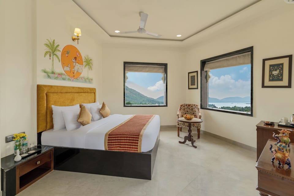 Mountain View Room | Premium bedding, minibar, in-room safe, laptop workspace