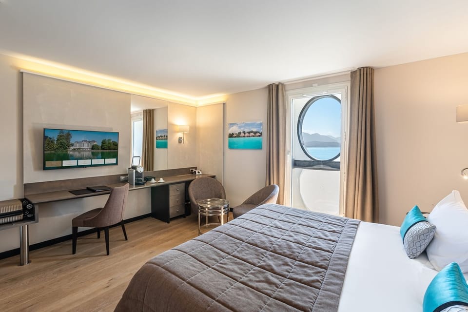 Prestige Lake Room with spa access on reservation | Premium bedding, in-room safe, desk, blackout drapes