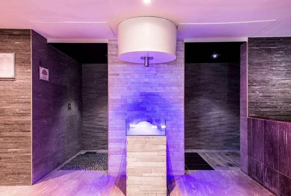Couples treatment rooms, sauna, hot tub, steam room, Turkish bath