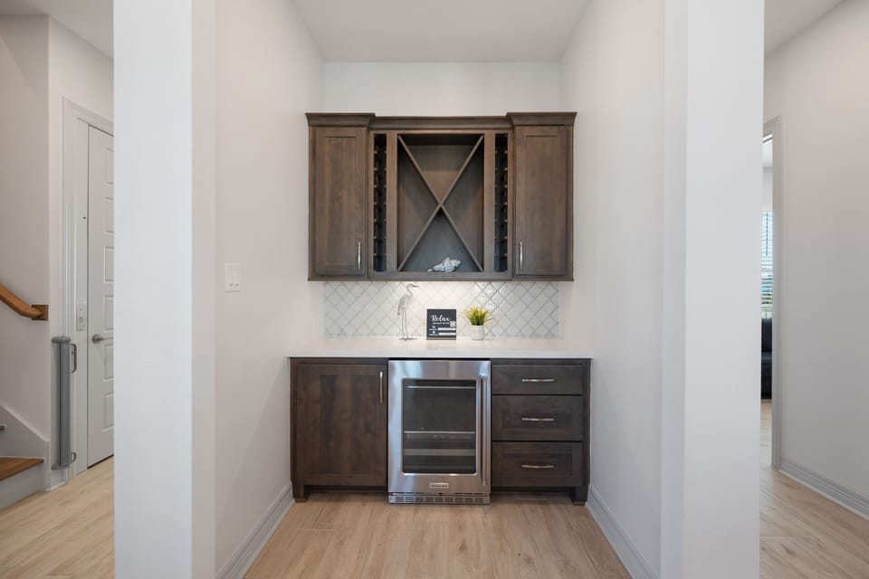 Beverage and wine cooler