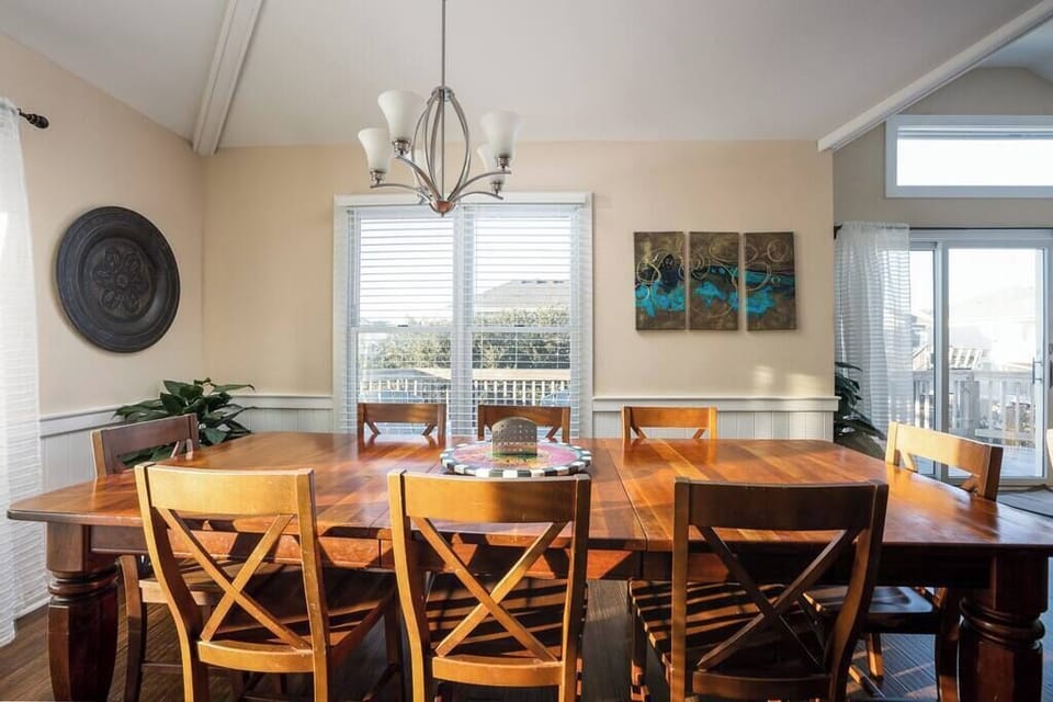 Top Level: Dining Table with Seating for the Whole Group