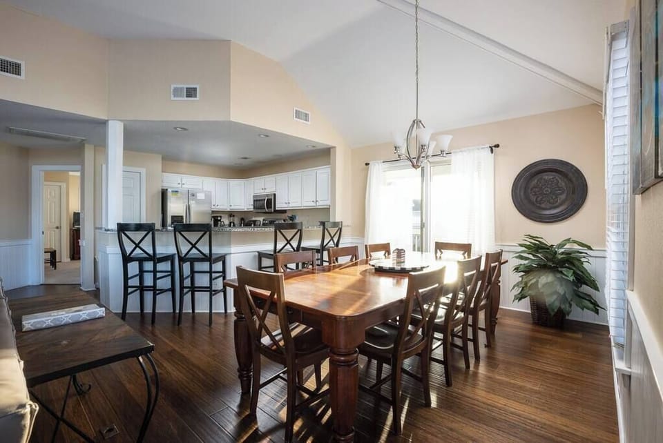 Top Level: Dining Table with Seating for the Whole Group