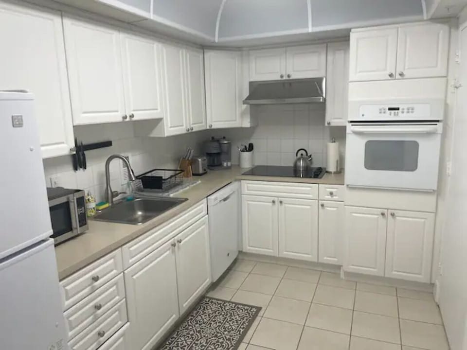Full kitchen with stove, oven, microwave, fridge, sink, and dishwasher