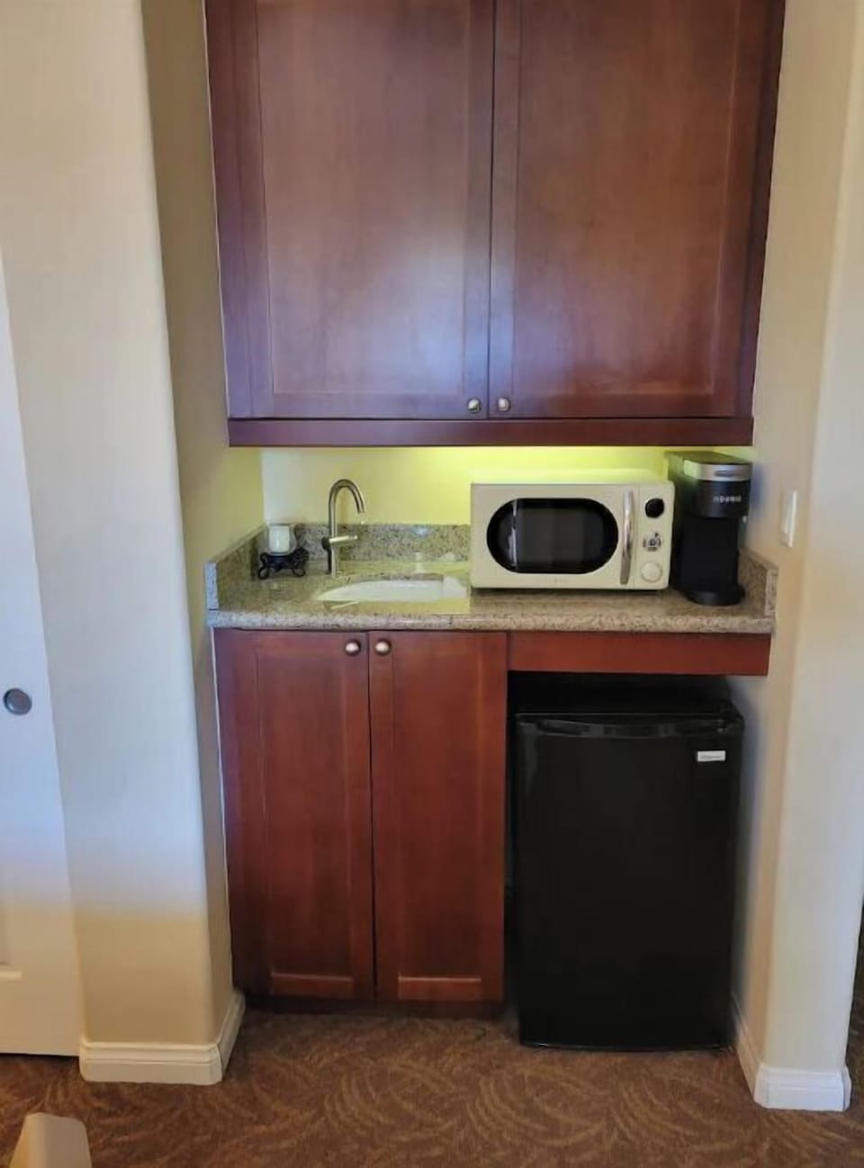 Mini bar with coffee, fridge and microwave