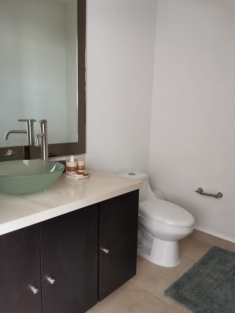 Comfort Condo | Bathroom | Shower, towels