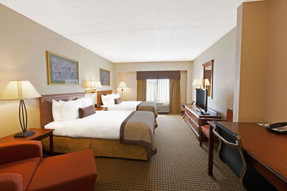 Double Room, 2 Double Beds | In-room safe, desk, iron/ironing board, free cribs/infant beds