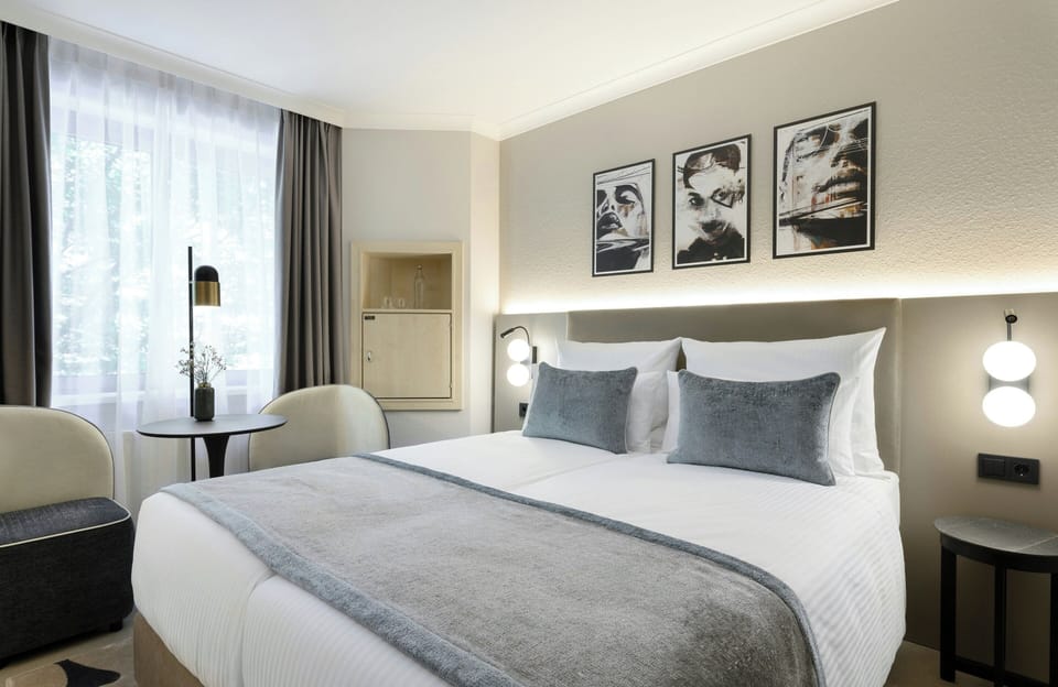 Comfort Double Room | Hypo-allergenic bedding available, in-room safe, desk, laptop workspace