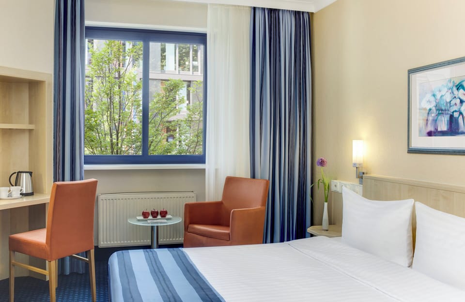 Hypo-allergenic bedding, in-room safe, desk, laptop workspace