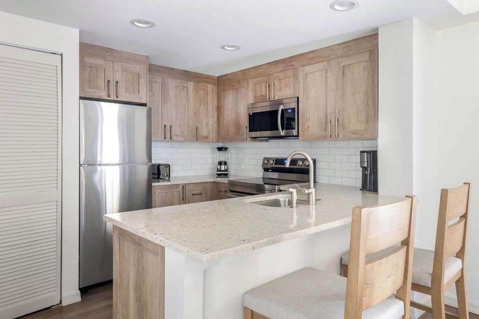 Coffee/tea maker, microwave, stovetop, dishwasher