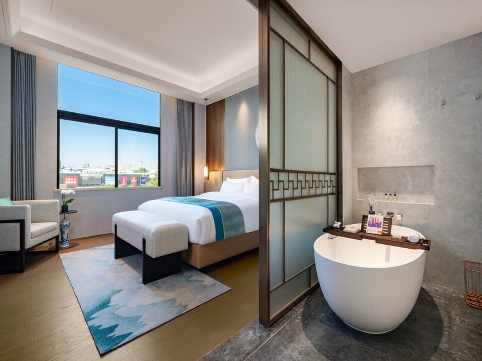 Superior Suite | Premium bedding, in-room safe, desk, laptop workspace