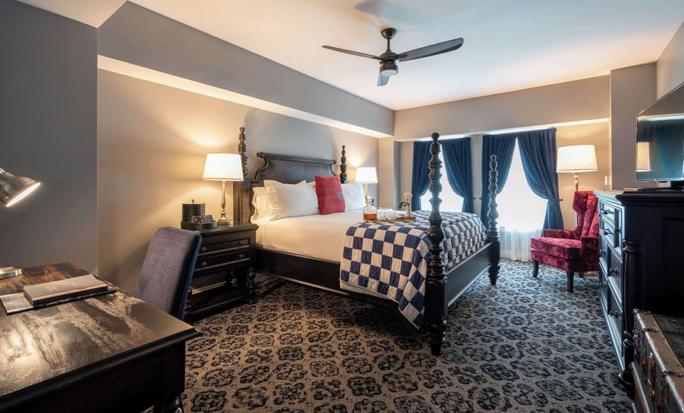 Deluxe Room, 1 King Bed | Frette Italian sheets, premium bedding, in-room safe, soundproofing