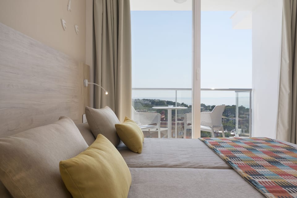 Superior Double Room, Balcony (2 adults) | In-room safe, desk, free WiFi, bed sheets