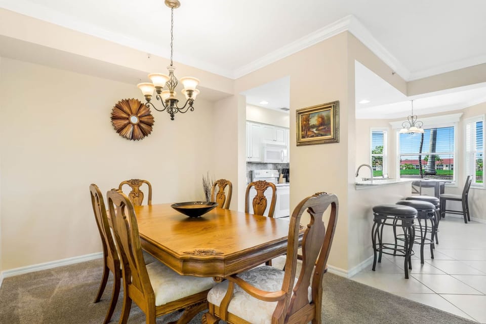 3 eating areas, the dining table, the bar area, and the breakfast nook
