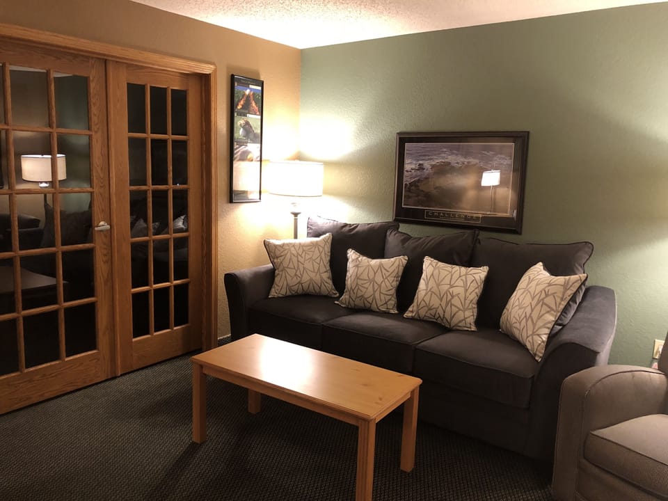 Suite, 1 King Bed with Sofa Bed, Non Smoking | Extra beds