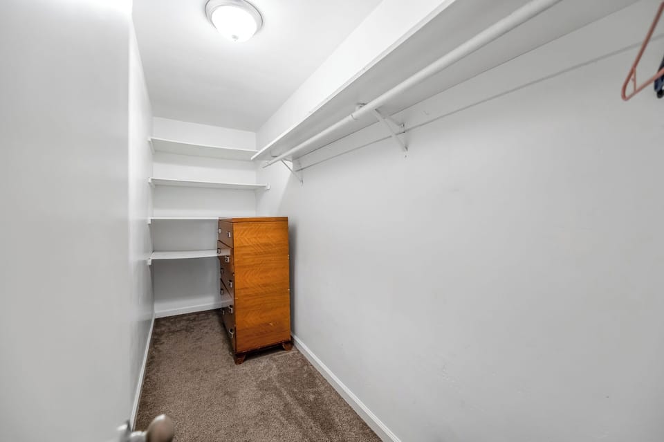 Business Apartment | Hypo-allergenic bedding, memory foam beds, individually decorated