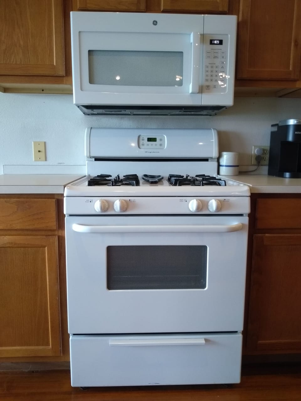 Upstairs oven/stove top