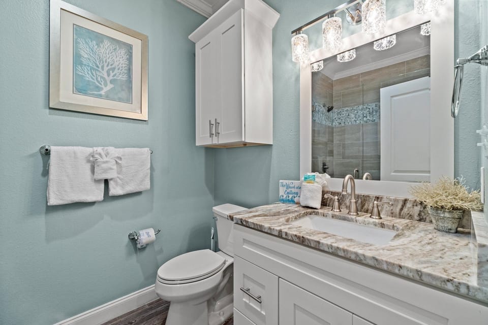 First floor king room bathroom 