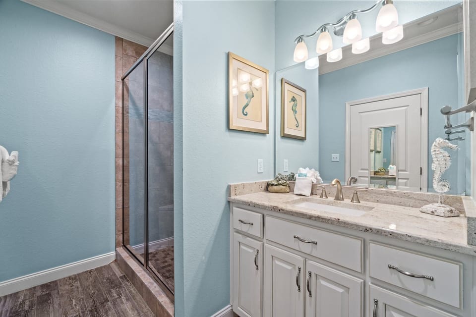 First floor king room bathroom 