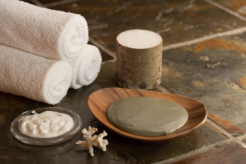 Couples treatment rooms, sauna, hot tub, hot springs, body treatments