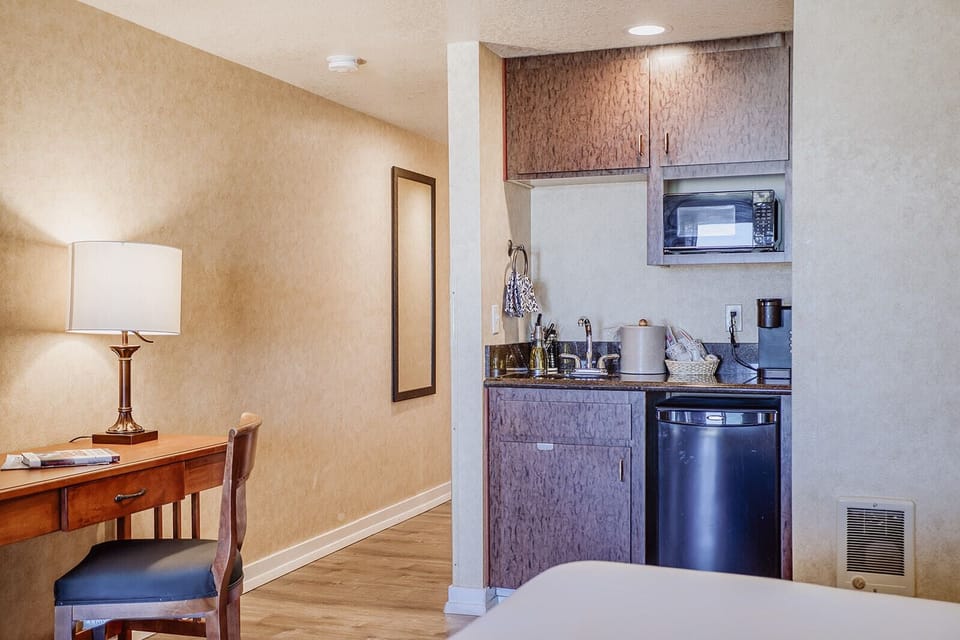 Oceanfront One bedroom King Suite | Memory foam beds, free WiFi, bed sheets