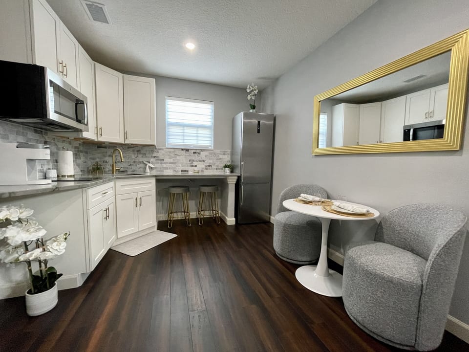 Dining/Kitchenette
