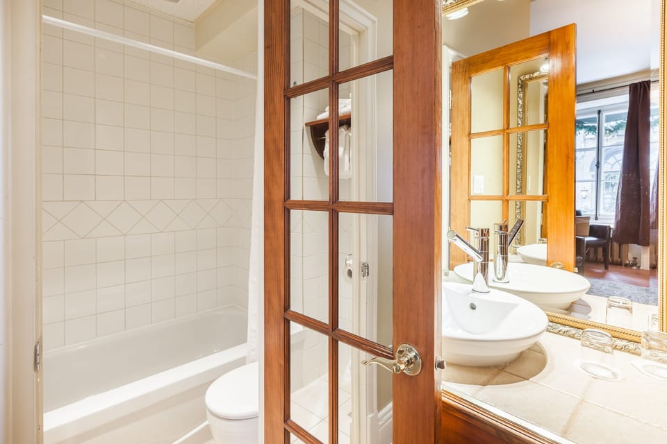 Traditional Room, 2 Double Beds | Bathroom | Combined shower/tub, hair dryer, towels