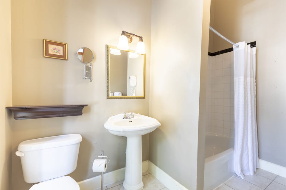 Classic Room, 2 Double Beds | Bathroom | Combined shower/tub, hair dryer, towels