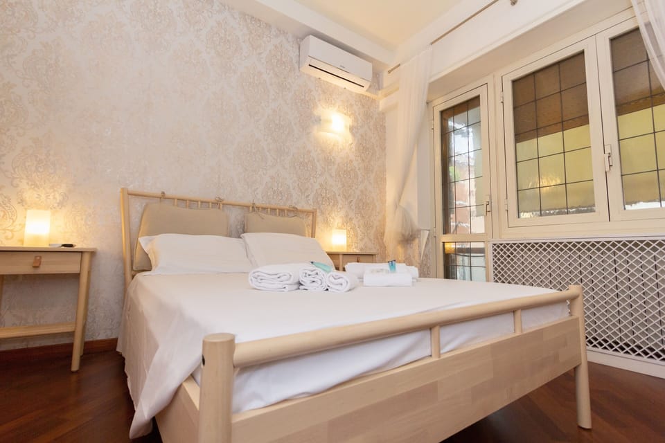 Deluxe Room | Desk, free WiFi, bed sheets