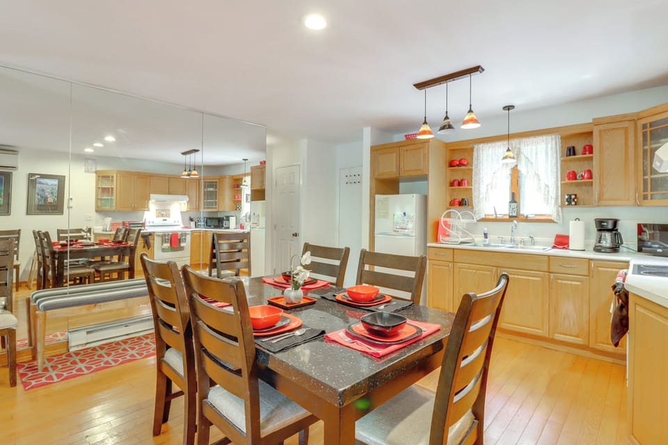 Dining Area | Dishware/Flatware Provided | Main Level