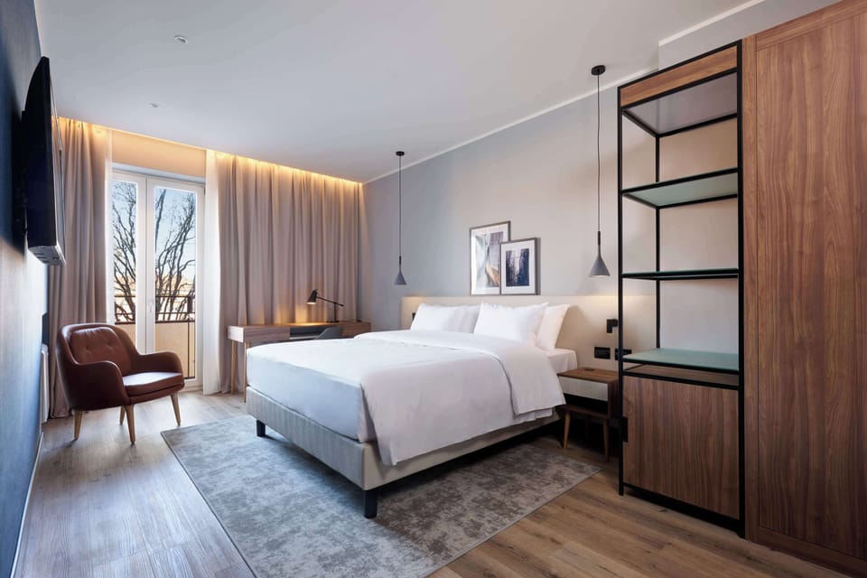 Suite, Non Smoking | Premium bedding, down comforters, minibar, in-room safe