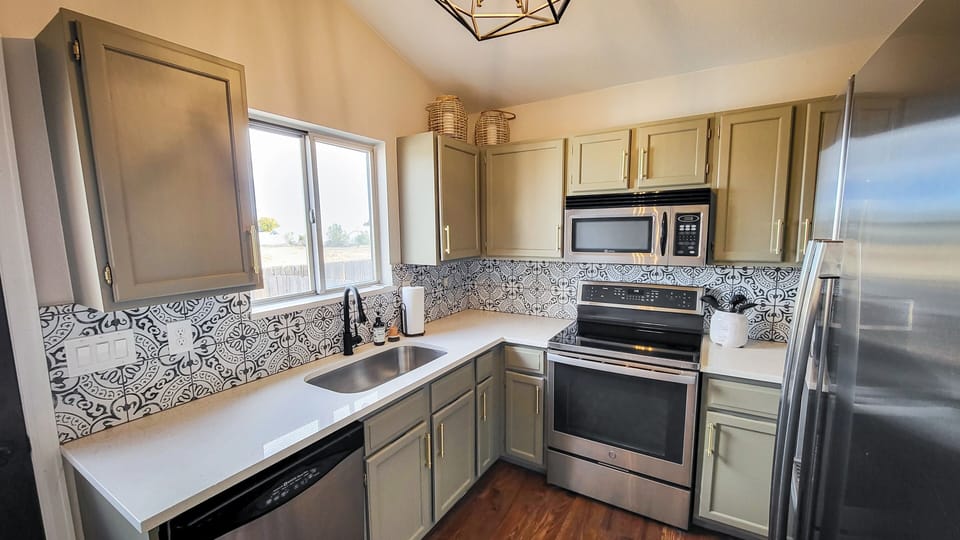 Fully stocked kitchen with all cookware and dining 